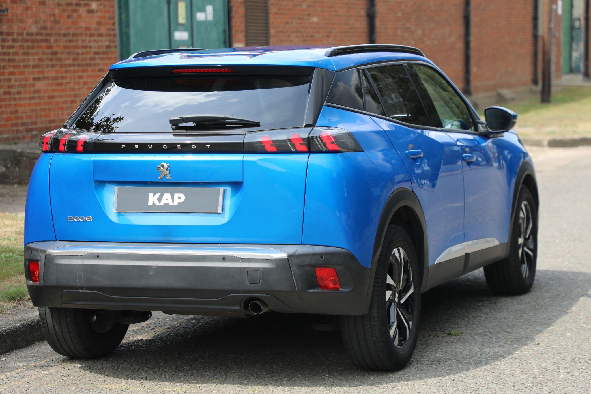 Large vehicle image